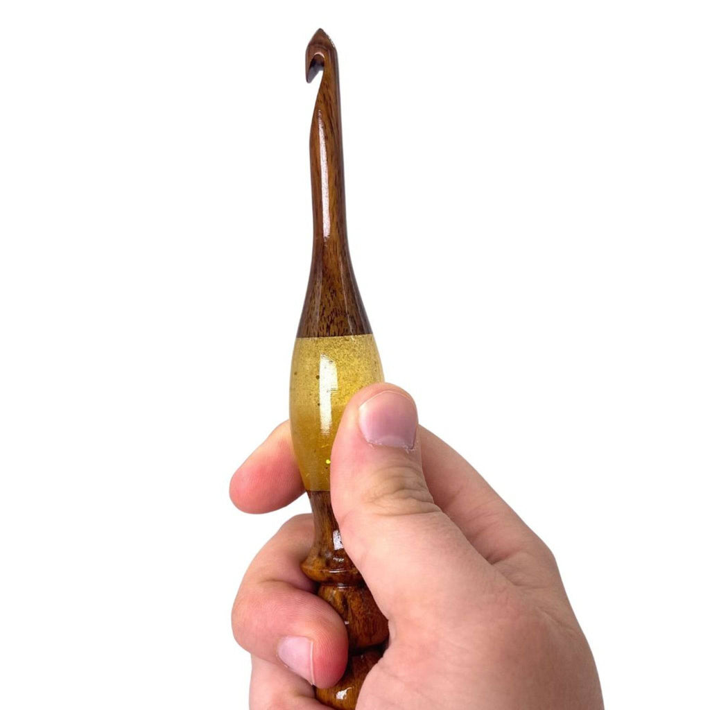 Sparkle Rosewood Ergonomic Crochet Hook – Handcrafted Wood Hook for Crocheters
